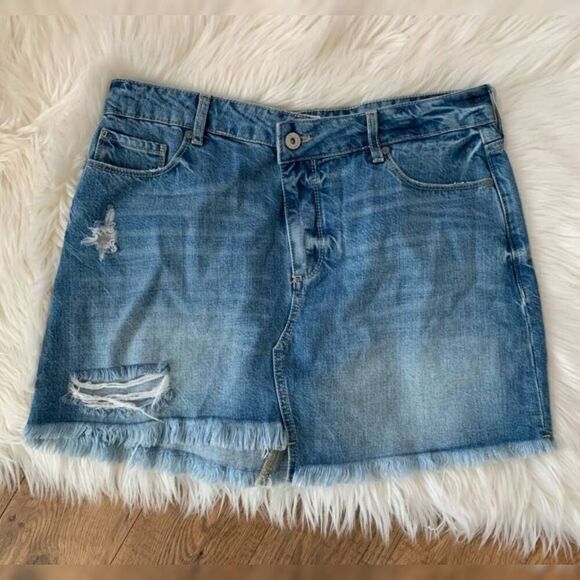 PAIGE Afia Dunlee Asymmetrical Frayed Hem Distressed Mini Jean Skirt Size 32 - Picture 4 of 9